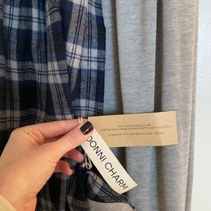 Donni two-toned flannel scarf